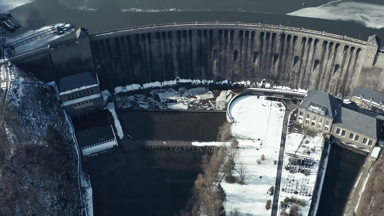 겨울철 켈러 국립공원의 무인 항공기 공중 전망