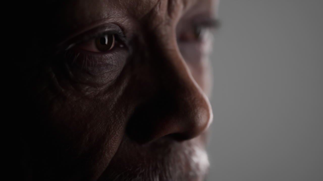 retrato de estudio de un apuesto hombre negro africano