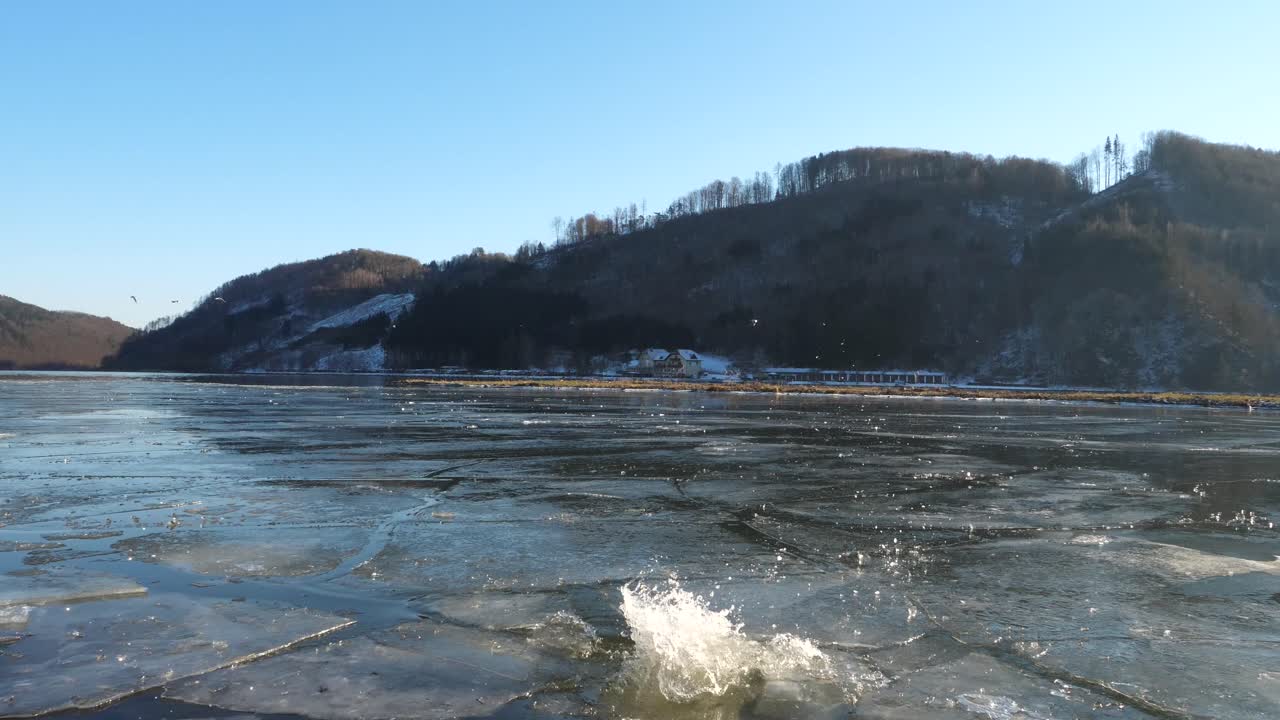 다뉴브 강에서 녹는 얼음