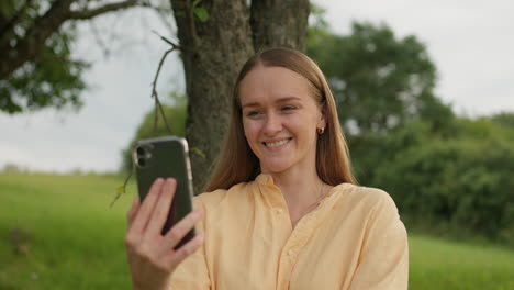 Woman-talking-on-the-phone-agreeing