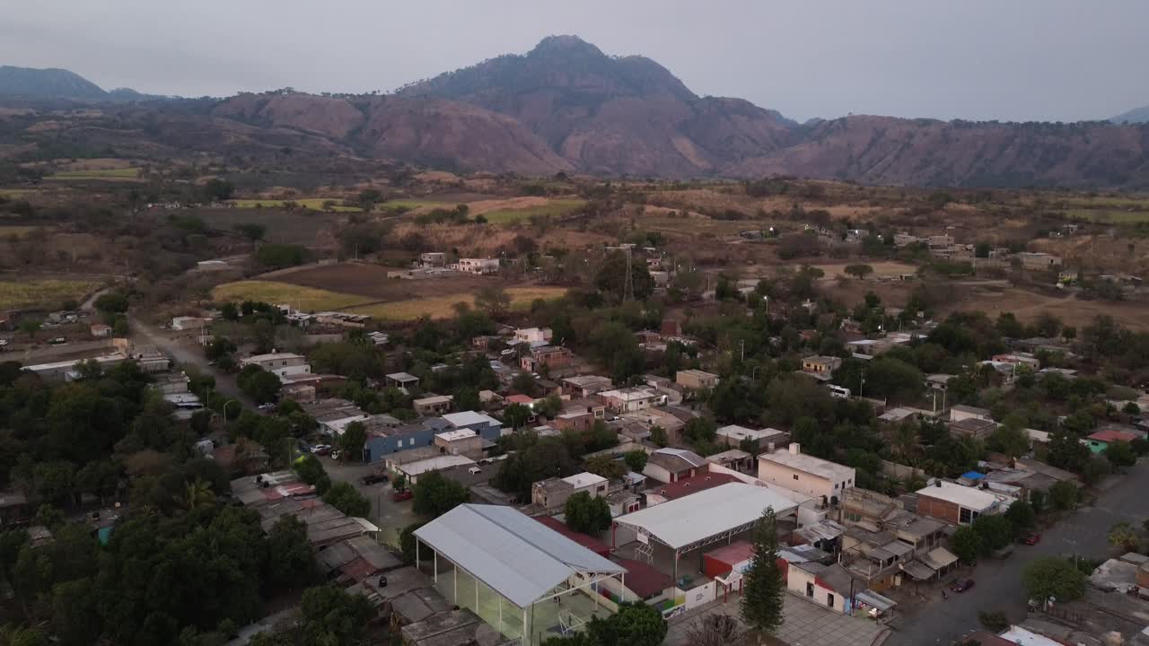 나야리트 남쪽에는 혁명 이전에 멕시코의 크리스티아다 (christiada) 에서 살았던 농민 마을이 있습니다.