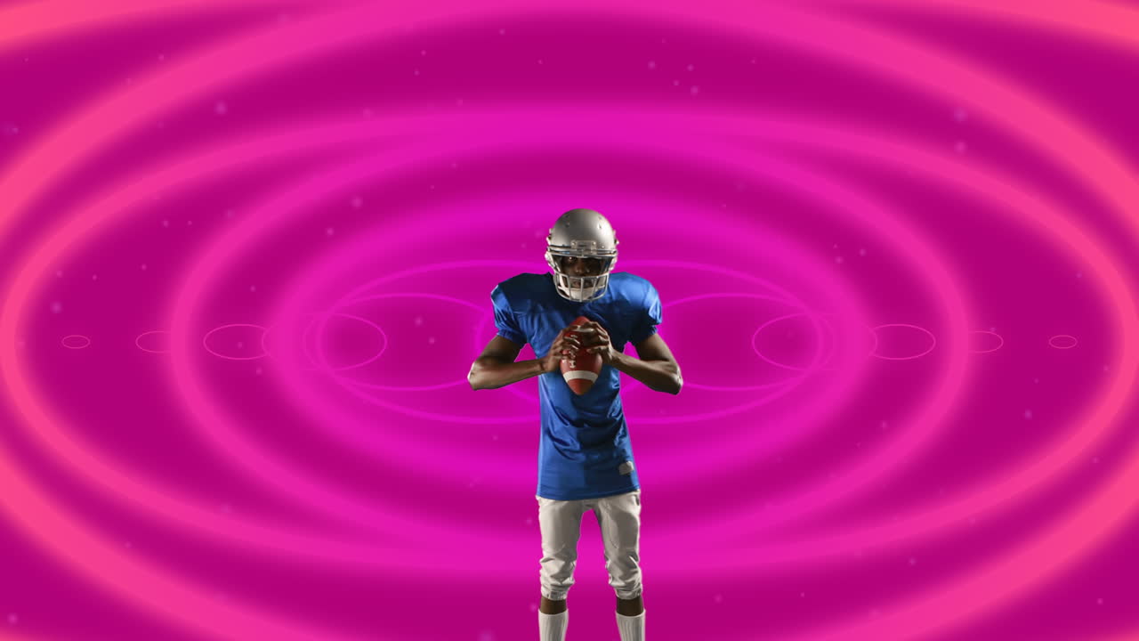 Jogador de rugby afro-americano segurando bola de rugby contra formas circulares em padrão contínuo