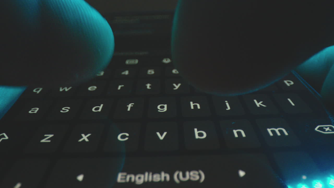 Primo piano della tastiera di uno smartphone