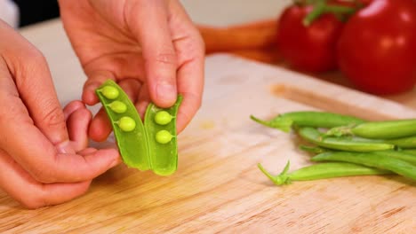 preparing green peas