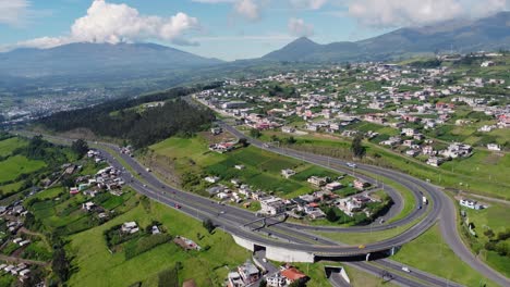 Experimenta-La-Grandeza-De-La-Curva-De-Santa-Rosa-En-La-Parroquia-Cutuglahua-Con-Este-Impresionante-Video-Aéreo-4k.