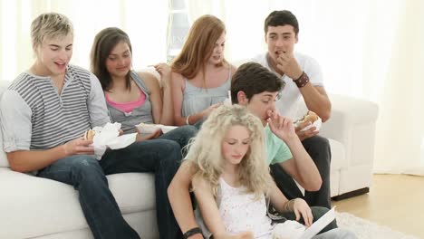 Teenagers-watching-television-at-home