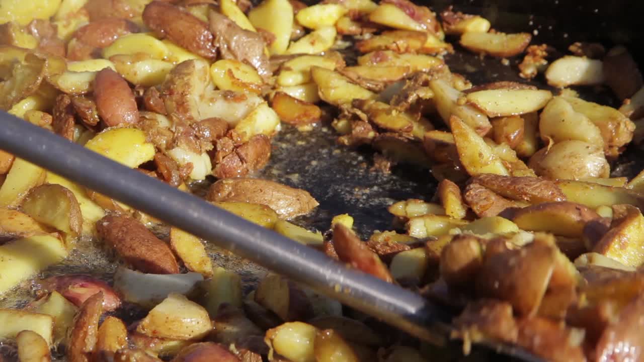 hamburguesa con queso y papas fritas y batatas fritas, chupito de retroceso