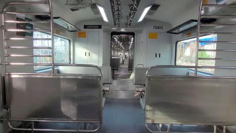 Mumbai-AC-railway-local-inside-footage,-Maharashtra