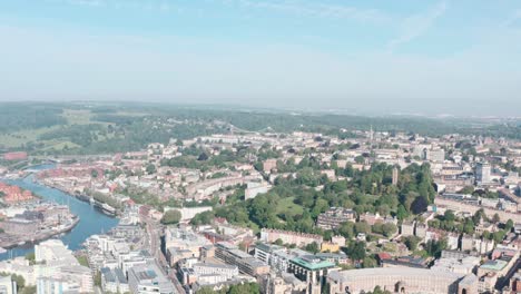 Kreisende-Drohne-Schoss-über-Die-Hängebrücke-Von-Bristol-Clifton-In-Der-Altstadt