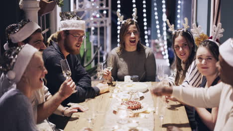 Dezember-Ist-Eine-Zeit-Für-Essen,-Freunde-Und-Wein