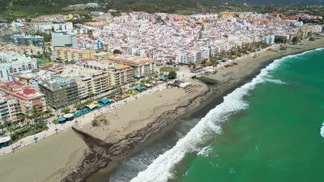 Estepona-Ofrece-Una-Espectacular-Vista-Panorámica-De-La-Costa-En-Un-Día-Soleado