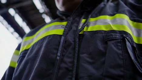 bombero enfocado