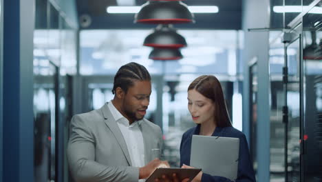 colleagues using tablet