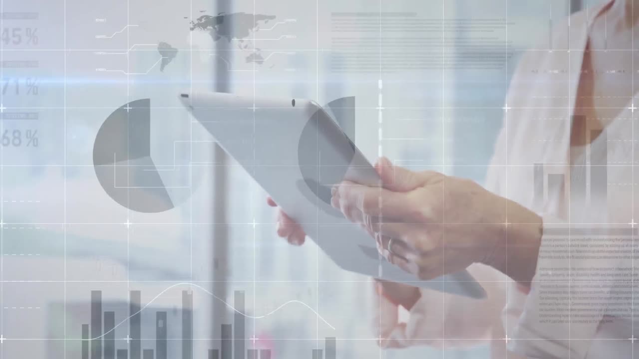 animación de gráficos financieros y datos sobre mujer caucásica trabajando en una tableta en la oficina