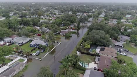 vídeo de drones de 4k de las inundaciones causadas por la tormenta del huracán idalia en st.