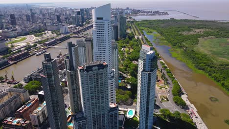 Volando-Hacia-Atrás-Drone-Tiro-De-Rascacielos-En-Puerto-Madero,-Buenos-Aires