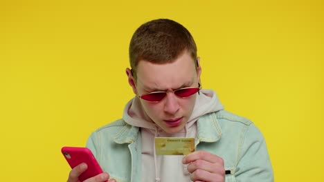 man reacting to a credit card transaction on his phone