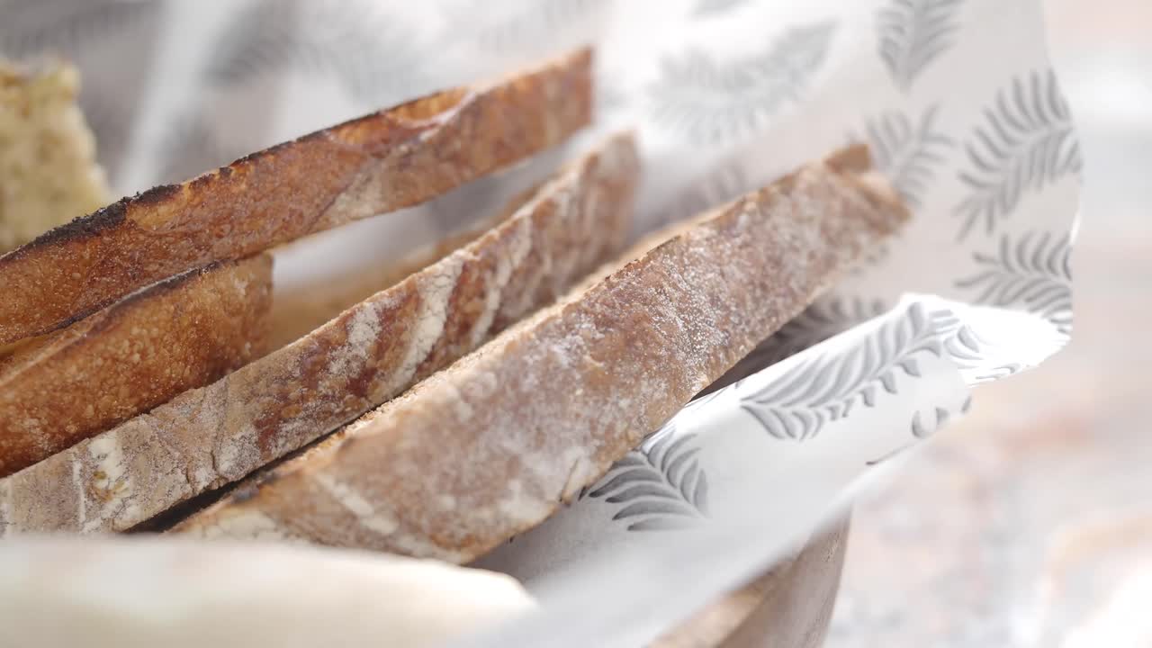 토스트 된  조각