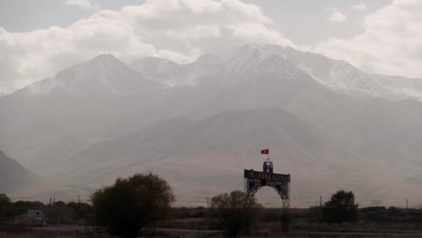 Conduciendo-Alrededor-De-Naryn,-Kirguistán,-Hermosos-Paisajes-Salvajes-Vírgenes