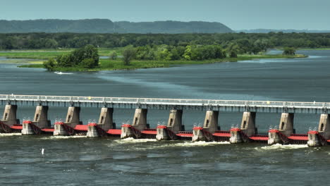 Telephoto-shot-of-Lock-and-Dam-and-river-located-in-Alma,-Wisconsin-and-Kellogg