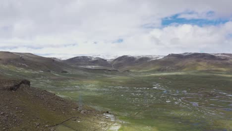 lagos en el valle de las pampas galeras apurimac, peru