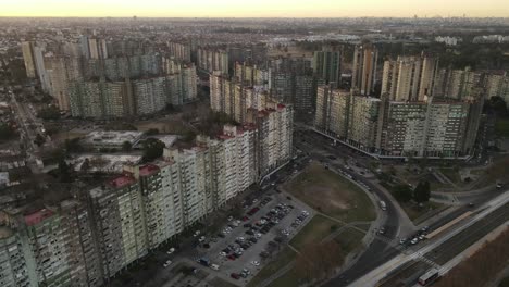 Vista-Aérea-De-La-Zona-Pobre-De-América-Del-Sur-Con-El-Antiguo-Complejo-De-Bloques---Barrio-Gral-Savio-En-Buenos-Aires,-Argentina