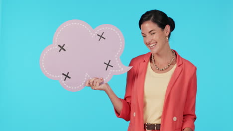 feliz, señalando y una mujer con una burbuja de habla