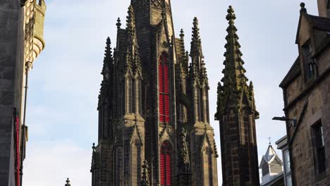 The-Hub,-Iglesia-Con-Un-Chapitel-Alto-En-El-Centro-De-La-Ciudad-De-Edimburgo