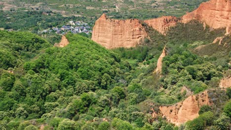 Panning-view-of-the-roman-gold-mines-in-Las-Médulas,-Spain