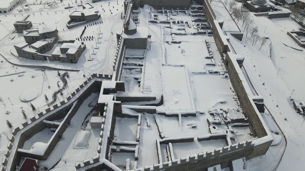 역사적인 성의 겨울