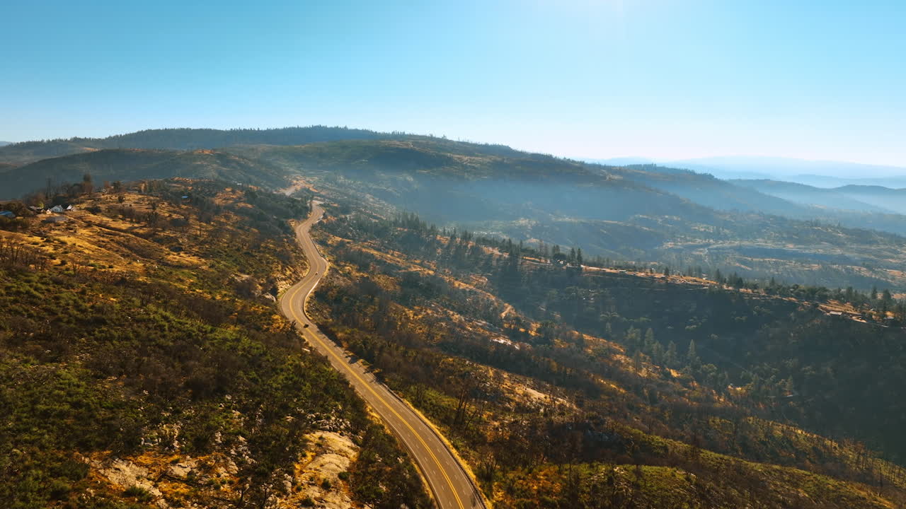 산악 고속도로 공중 사진