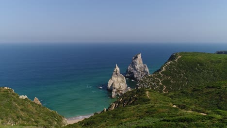 프라야 다 우르사 (praia da ursa) 는 포르투갈 신트라 에 있는 외 ⁇  해변 이다.