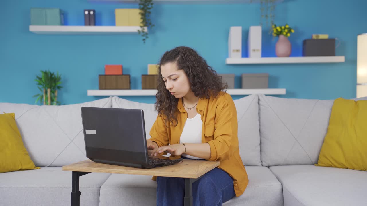 una joven fracasada.