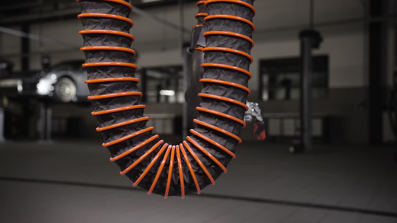 4k의 새로운 현대 자동차 주유소 어두운 분위기