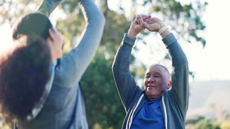 Stretching,-Wellness-Und-älterer-Mann-Im-Park