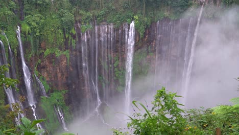 Majestätischer-Tumpak-Sewu-Wasserfall-In-Ost-Java-Indonesien,-Luftbild