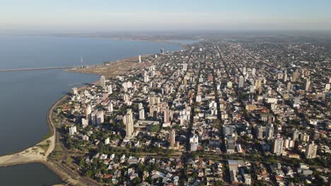 Aerial-view-of-metropolitan-city,-Coastal-city-tourist-attractions