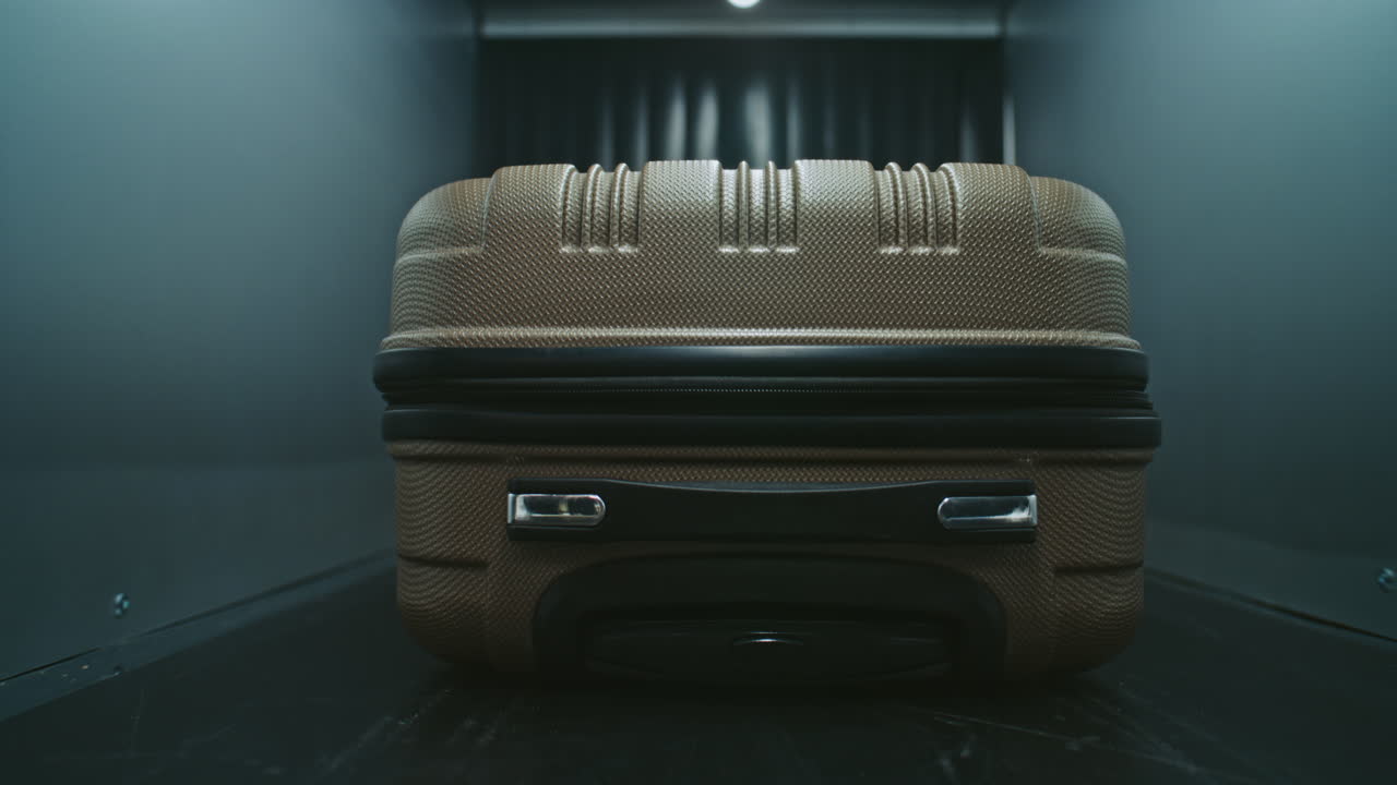 荷物をx線で撮影する