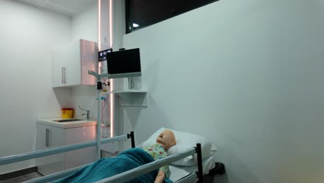 Maniquí-De-Simulación-Infantil-Y-Centro-De-Formación-Médica.