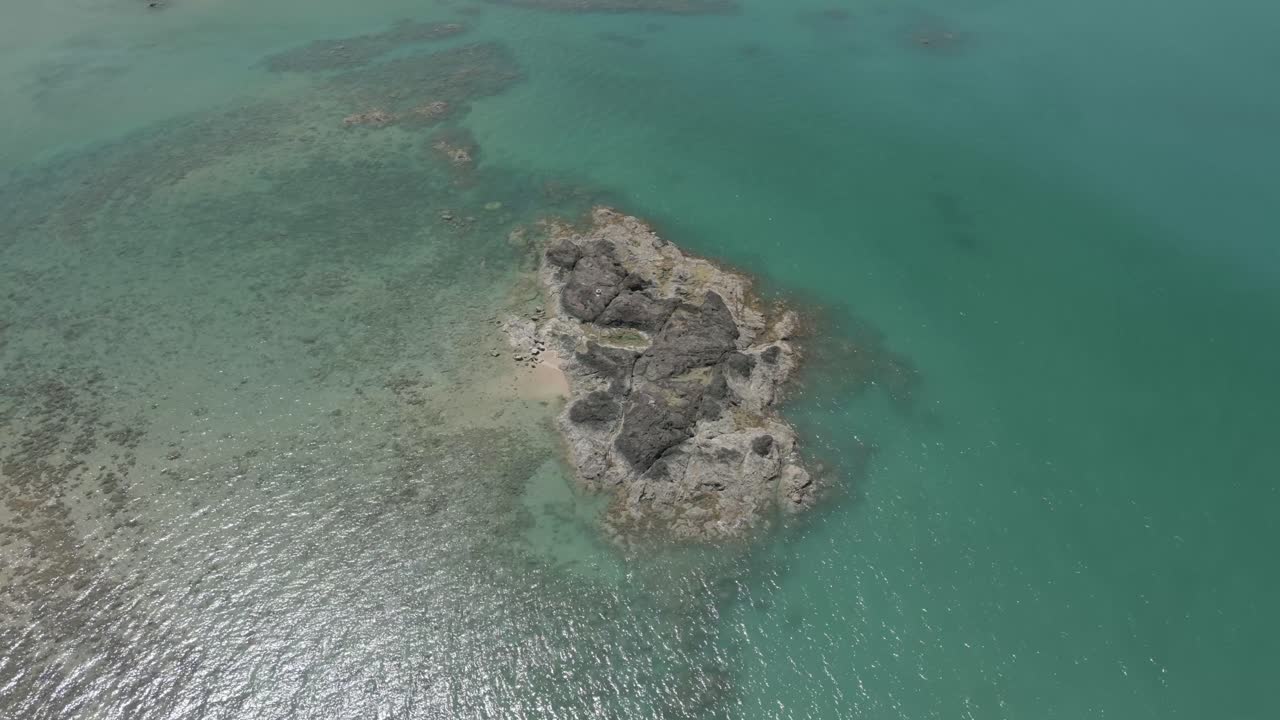 hermosa vista aérea del paraíso telok melano sarawak, kampung telok melano fue una vez un refugio durante las tormentas marinas para los comerciantes de sambas, indonesia a kuching