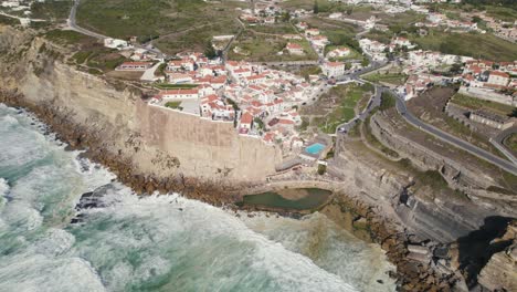 Azenhas-Do-Mar,-Ehemaliges-Fischerdorf-An-Der-Atlantikküste,-Portugal