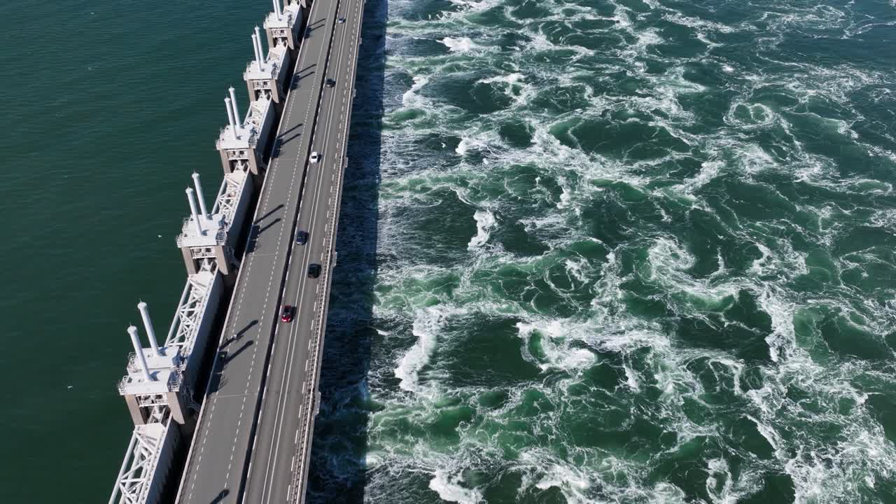 들어오는 조수를 조절하는 oosterschelde 폭풍 해일 방벽, deltawerken
