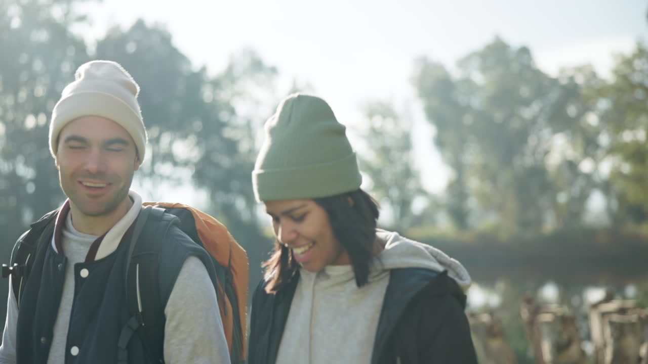 캠핑 자연에서  ⁇ 는 여자, 남자 또는 이야기