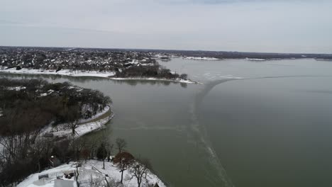 Video-Aereo-Del-Lago-Lewisville-En-Texas-Congelado-El-16-2-2021