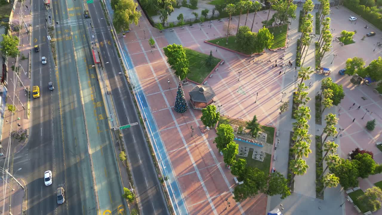 la pintana 시의 plaza de armas에 위치한 크리스마스 트리, 대도시 지역, 칠레