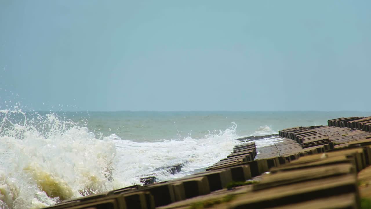 사이클론이 오고 있습니다.