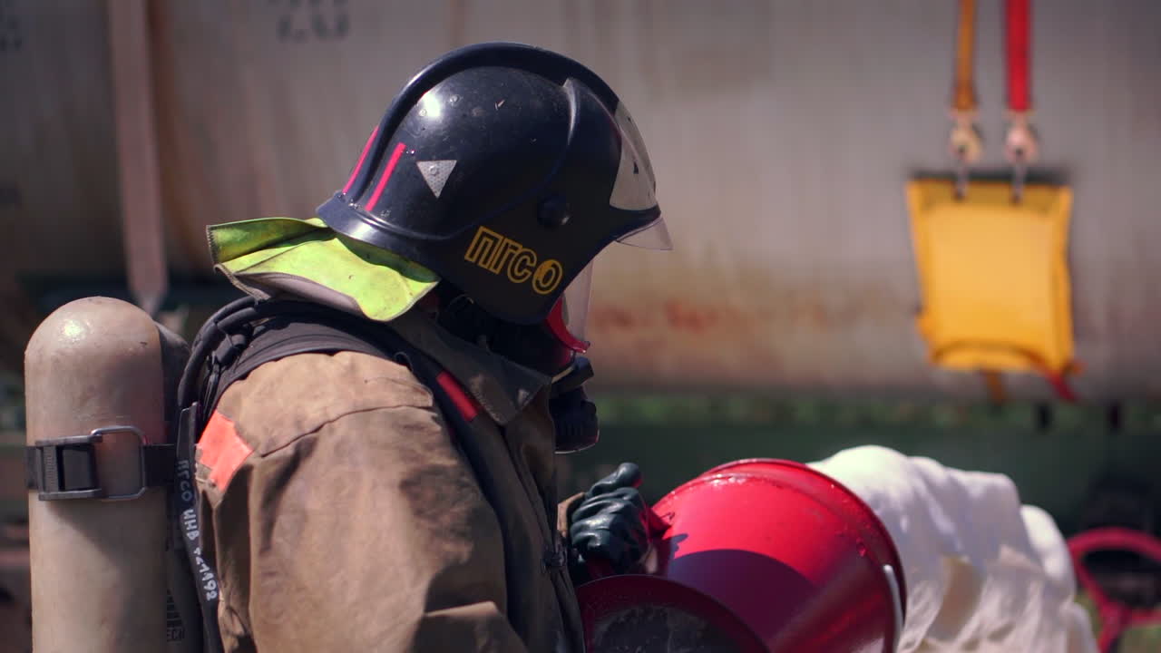 bombero en entrenamiento