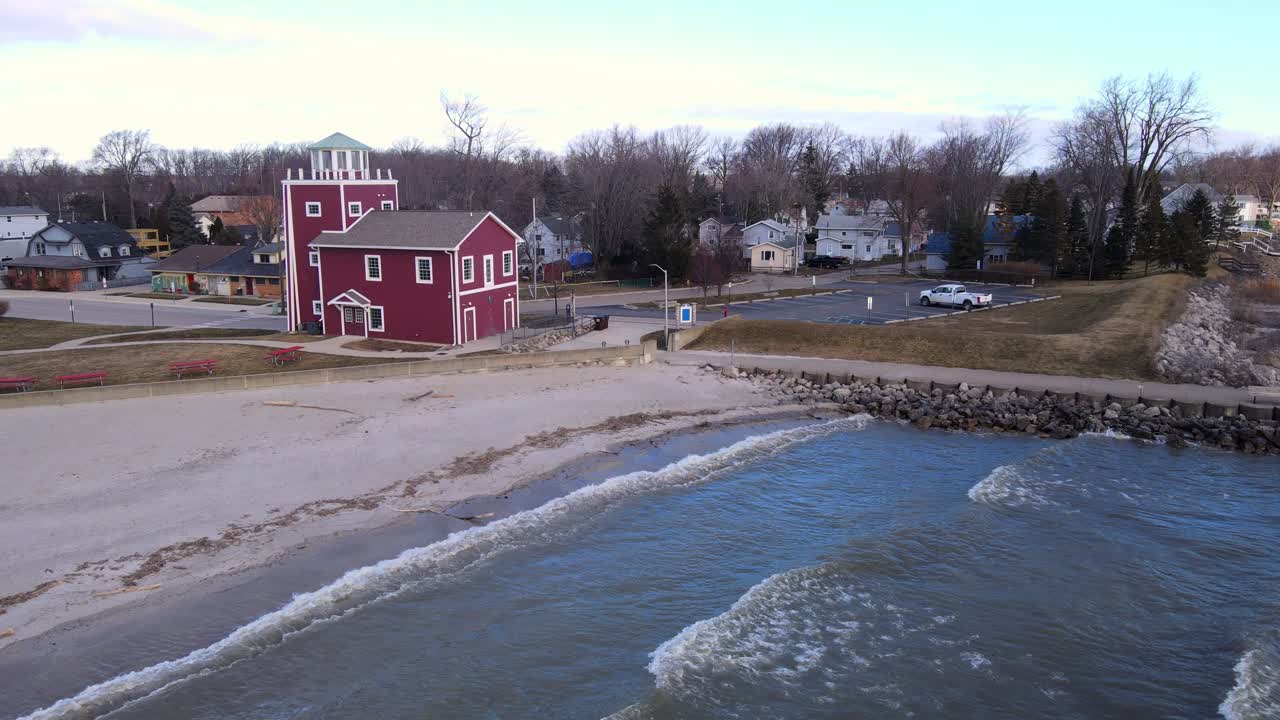 el faro de luna pier, michigan, estados unidos, en la orilla del lago erie, uno de los grandes lagos
