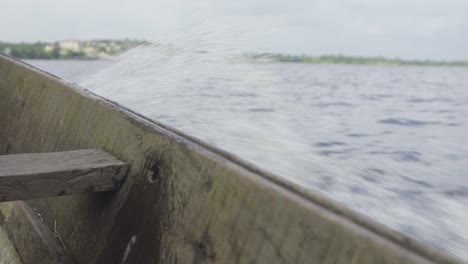 agua en barco nigeria