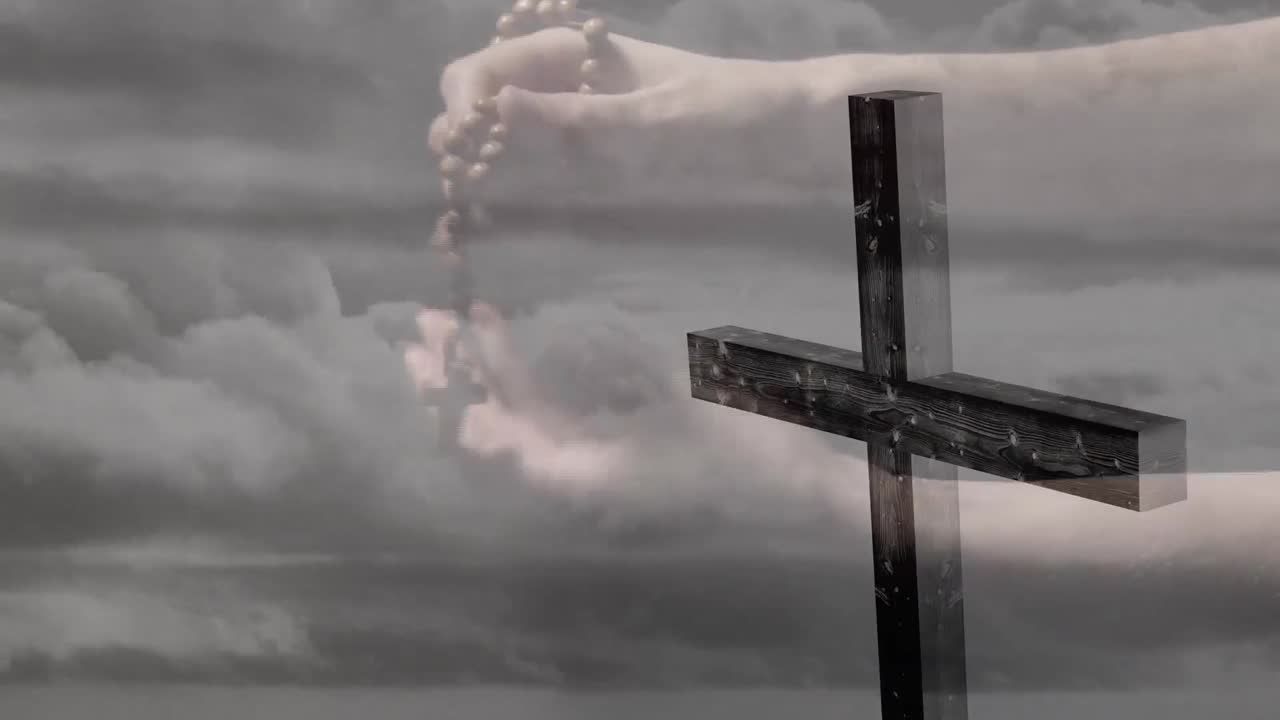 십자가 와 구름 위 에  ⁇ 주슬 을  ⁇ 고 기도 하는 백인 여자 의 애니메이션